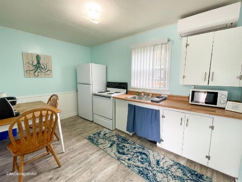 The Anchorage Motel - image 15