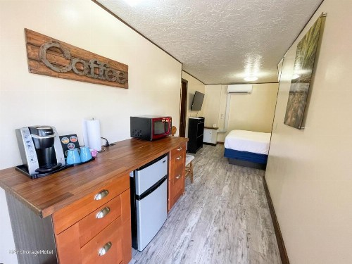 The Anchorage Motel - image 2