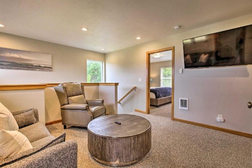 Pacific City Home with Hot Tub Pets Allowed! - image 11