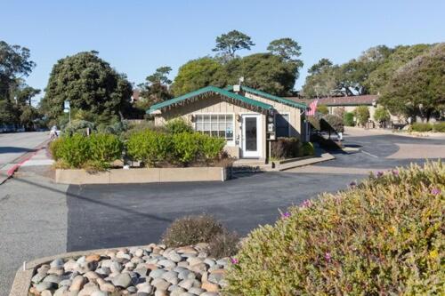 Sea Breeze Inn - Pacific Grove - main image