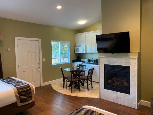 Sea Breeze Inn - Pacific Grove - image 2