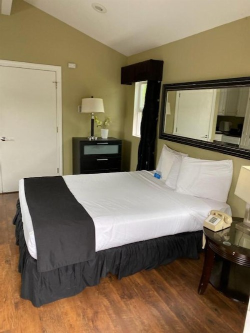 Sea Breeze Inn - Pacific Grove - image 4