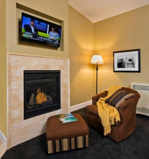 Monterey Peninsula Inn - image 20