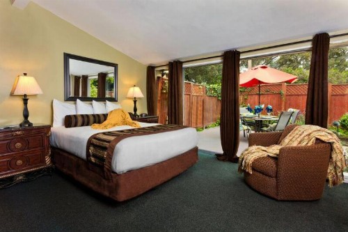 Monterey Peninsula Inn - image 21