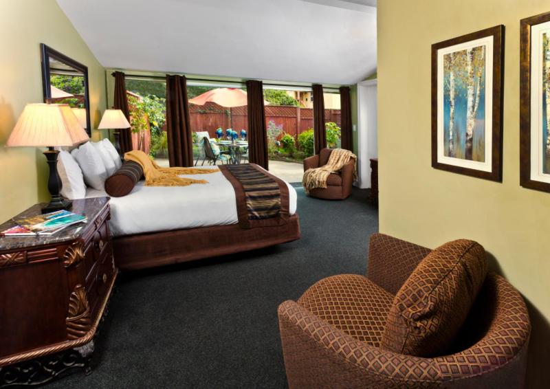 Monterey Peninsula Inn - image 5