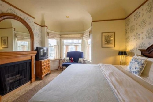 Pacific Grove Inn - image 20