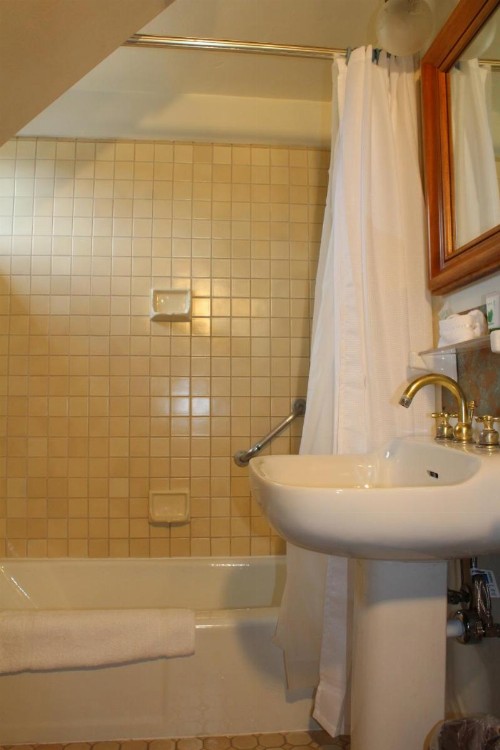 Pacific Grove Inn - image 34