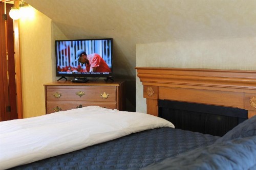Pacific Grove Inn - image 40
