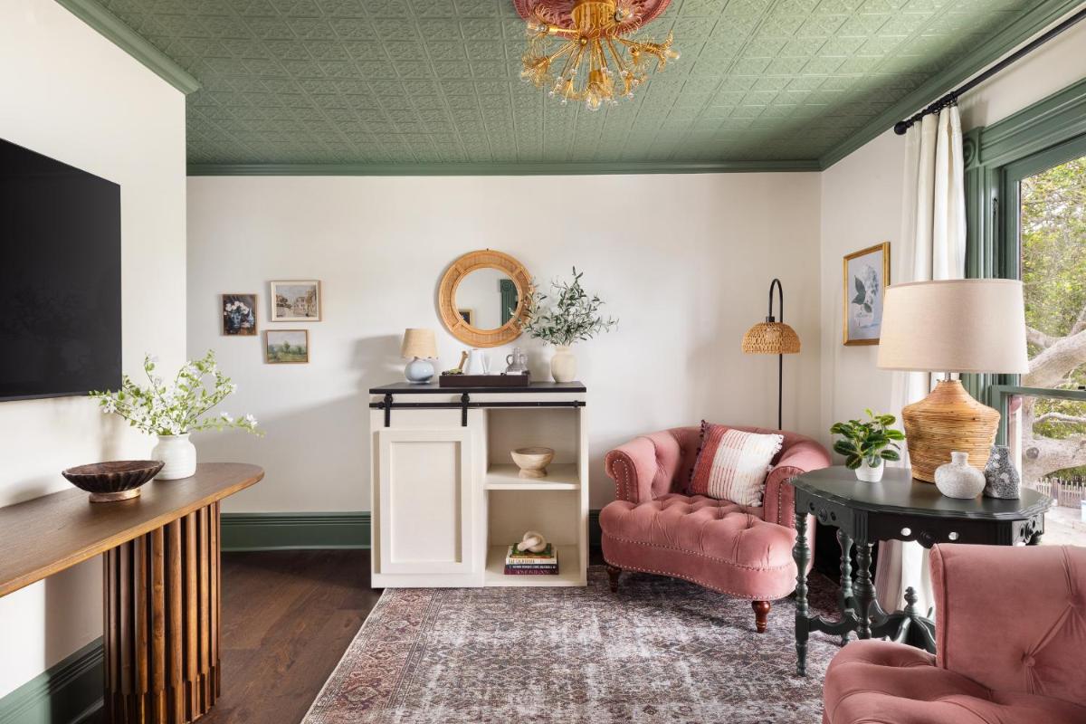 Centrella Inn - image 2