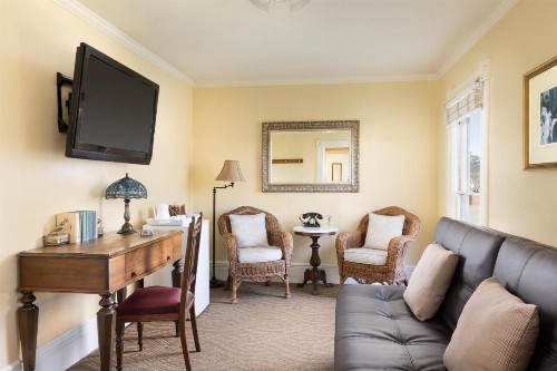 Centrella Inn - image 34