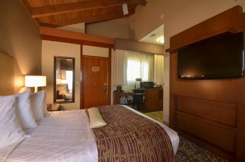 Best Western The Inn & Suites Pacific Grove - image 10