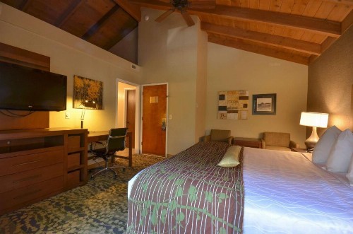 Best Western The Inn & Suites Pacific Grove - image 14