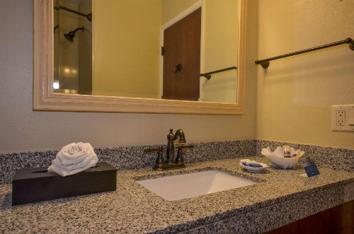 Best Western The Inn & Suites Pacific Grove - image 16