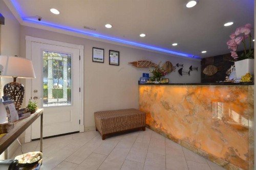 Best Western The Inn & Suites Pacific Grove - image 2