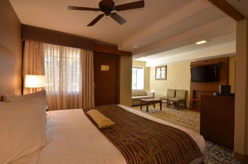 Best Western The Inn & Suites Pacific Grove - image 23
