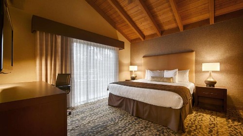 Best Western The Inn & Suites Pacific Grove - image 26