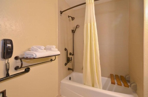 Best Western The Inn & Suites Pacific Grove - image 28