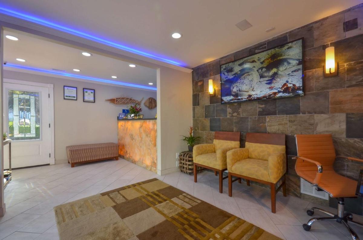 Best Western The Inn & Suites Pacific Grove - image 3