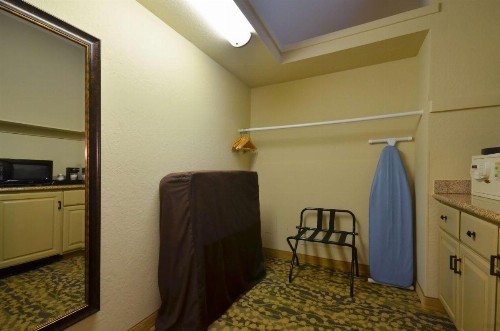 Best Western The Inn & Suites Pacific Grove - image 9