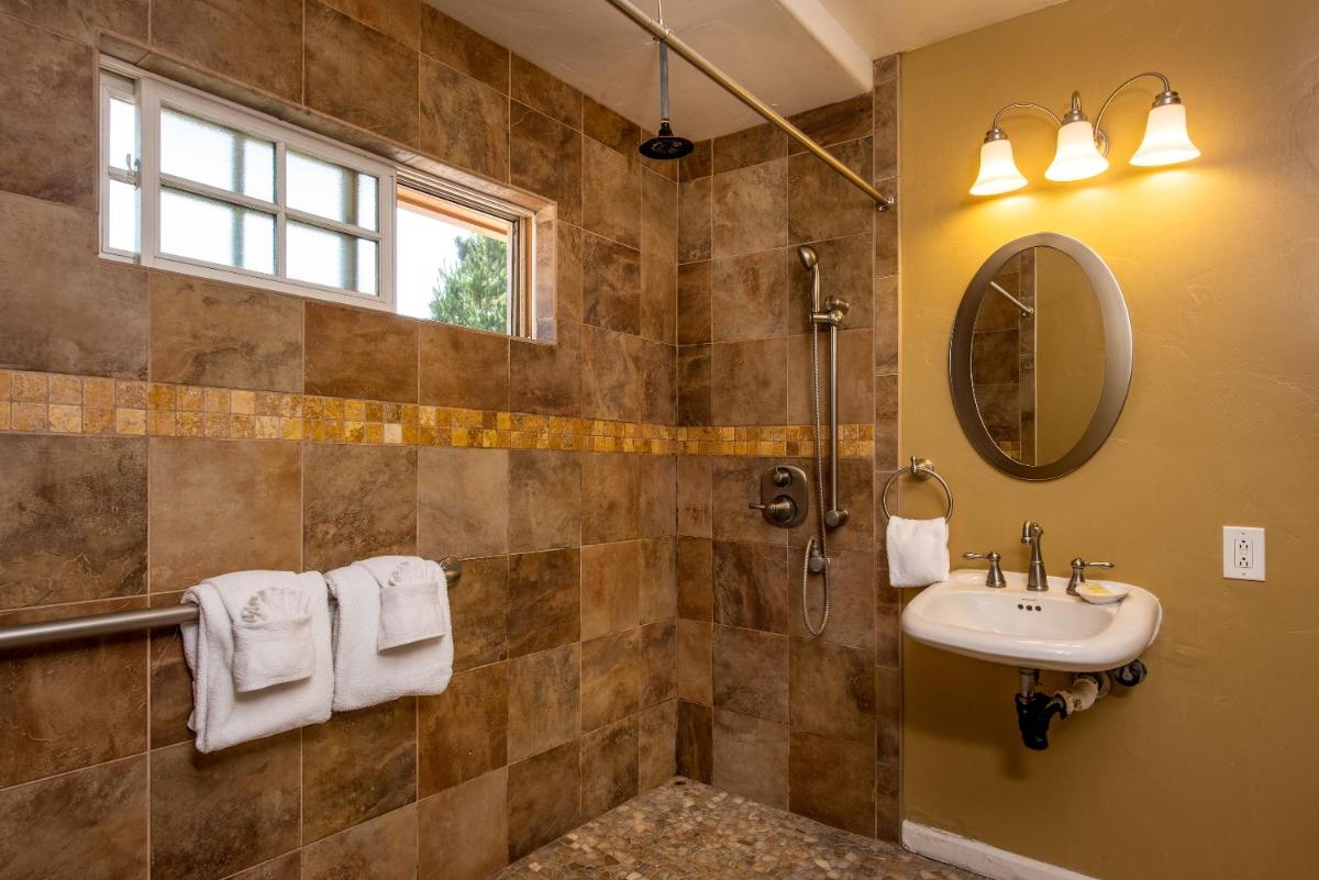 Sunset Inn Pacific Grove - image 4