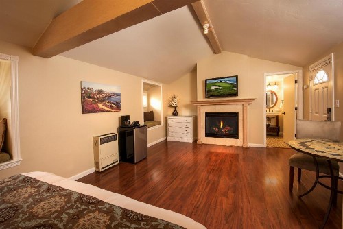 Sunset Inn Pacific Grove - image 5