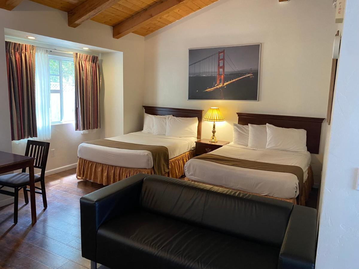 Bide-A-Wee Inn and Cottages - image 3