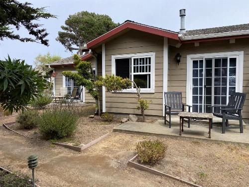 Bide-A-Wee Inn and Cottages - image 5