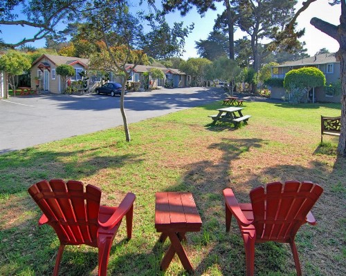 Bide-A-Wee Inn and Cottages - image 7