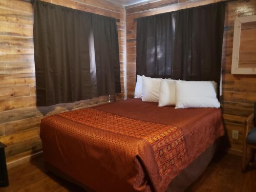 San Juan Motel & Cabins - image 10