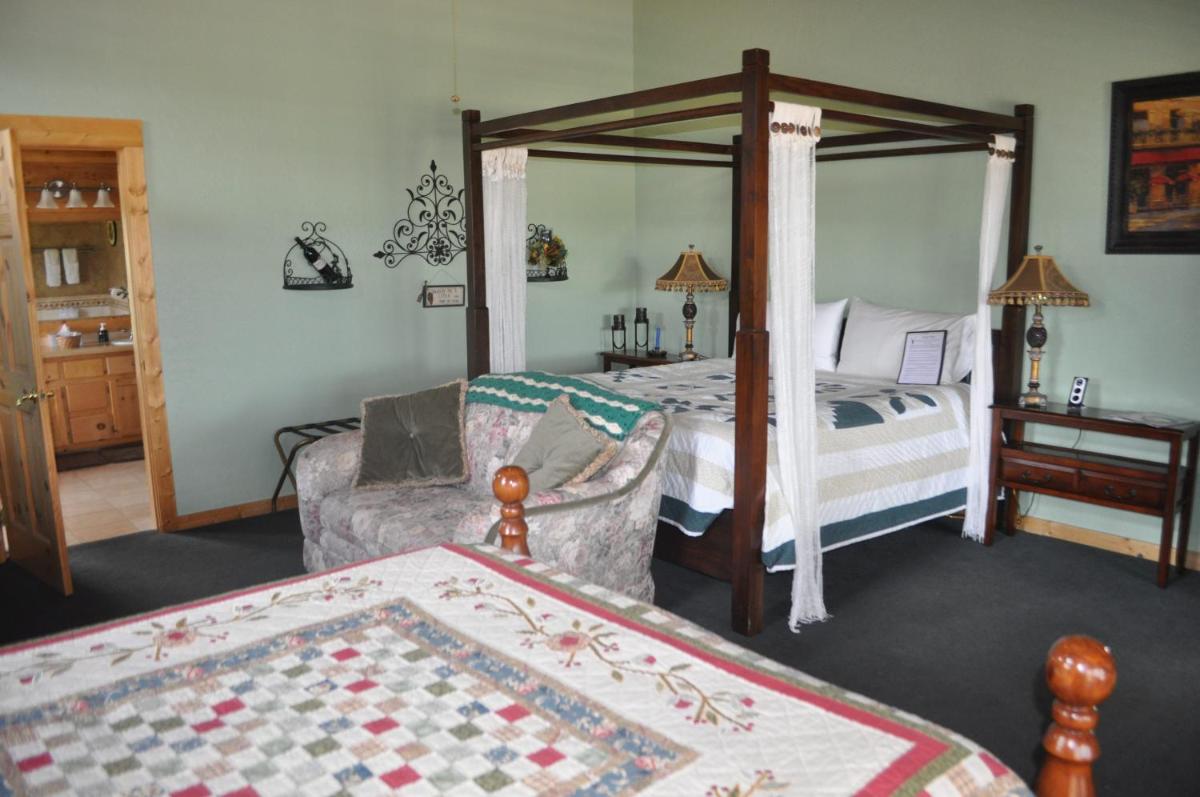Elkwood Manor Bed & Breakfast - image 2