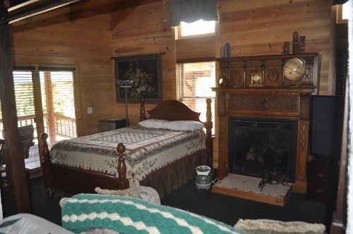 Elkwood Manor Bed & Breakfast - image 5