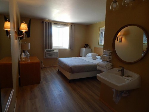 Alpine Inn - image 20