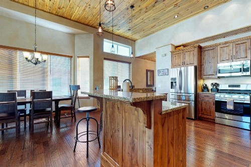 Cobblestone River Resort - image 9