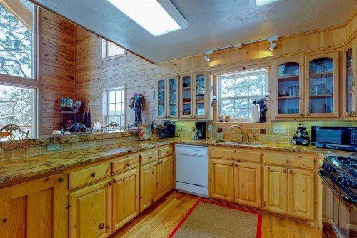 Red Top Lodge - image 8