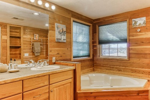 Split Pine Cabin - image 12