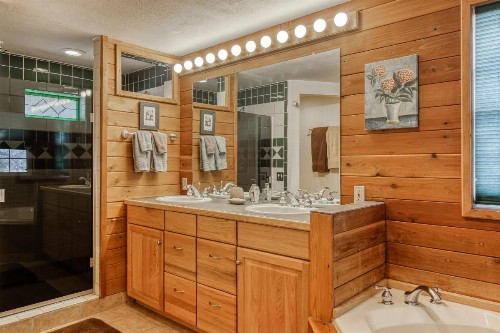 Split Pine Cabin - image 7