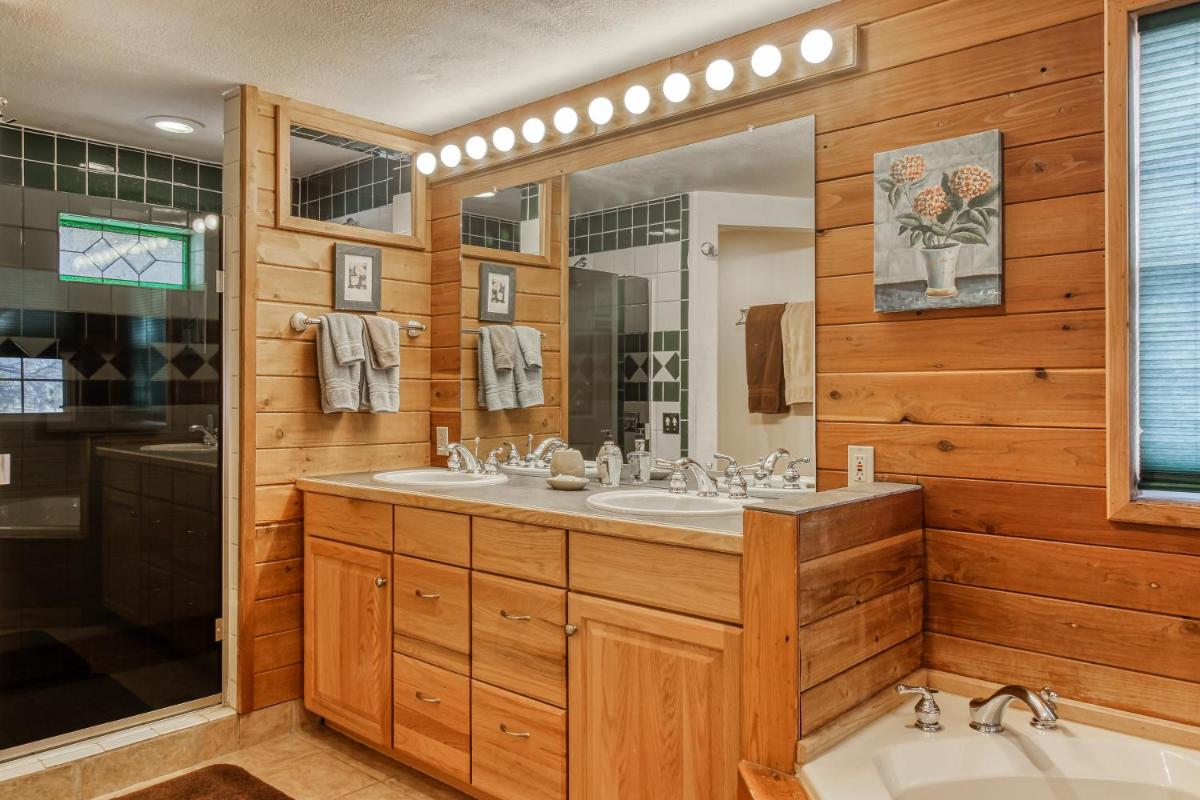 Split Pine Cabin - image 7