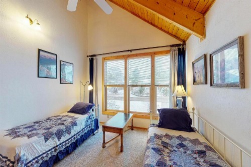 Kick Back Cabin - image 12