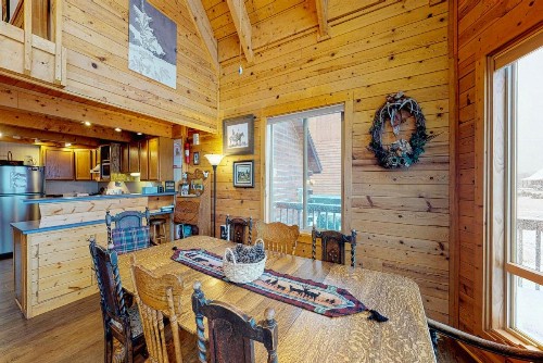 Kick Back Cabin - image 4