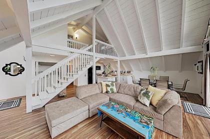 New Listing! Remodeled A-Frame with Deck & Balcony home