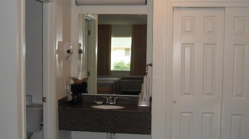 Deluxe Inn Palacios - image 3