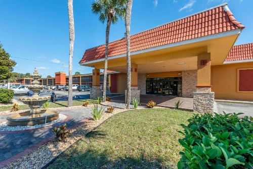Quality Inn and Suites Riverfront