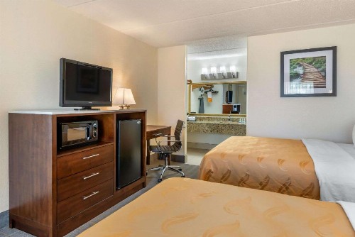 Quality Inn and Suites Riverfront - image 20
