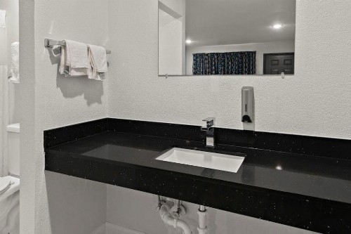 Texann Motel - image 33
