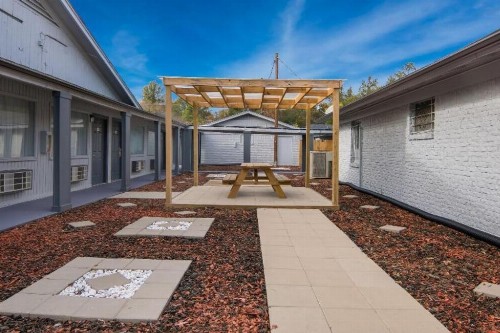 Texann Motel - image 9