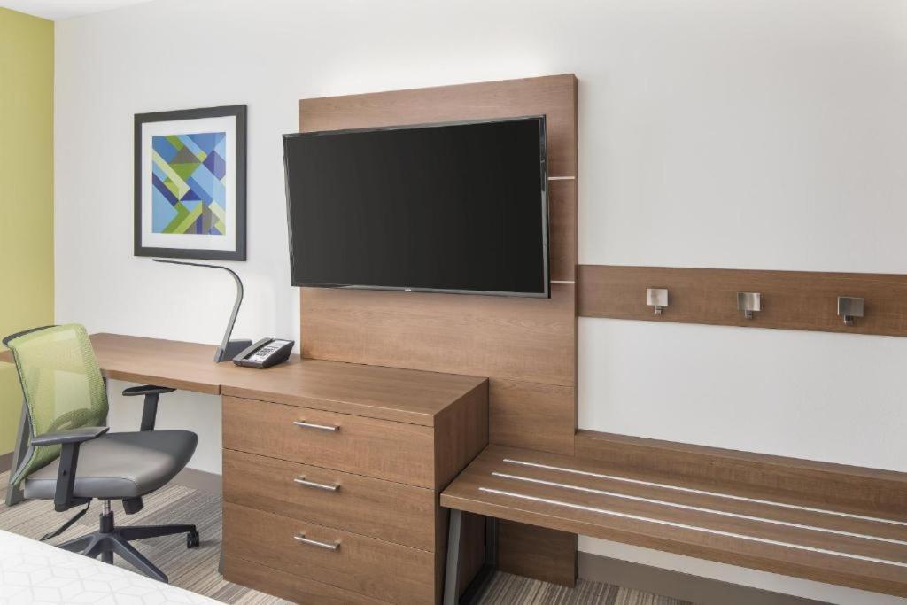 Holiday Inn Express Hotel & Suites Palm Bay an IHG Hotel - image 7