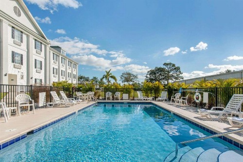 Quality Inn Palm Bay - Melbourne I-95 - image 29