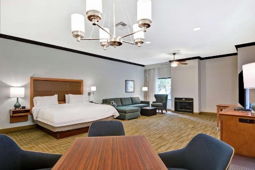 Hampton Inn Palm Beach Gardens - image 12