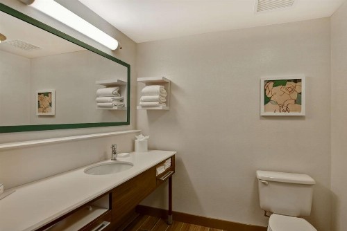Hampton Inn Palm Beach Gardens - image 41