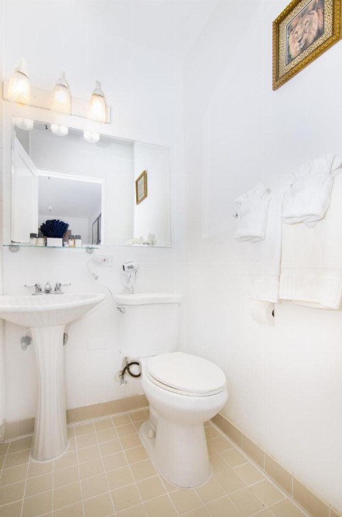 Palm Beach Historic Inn - image 29